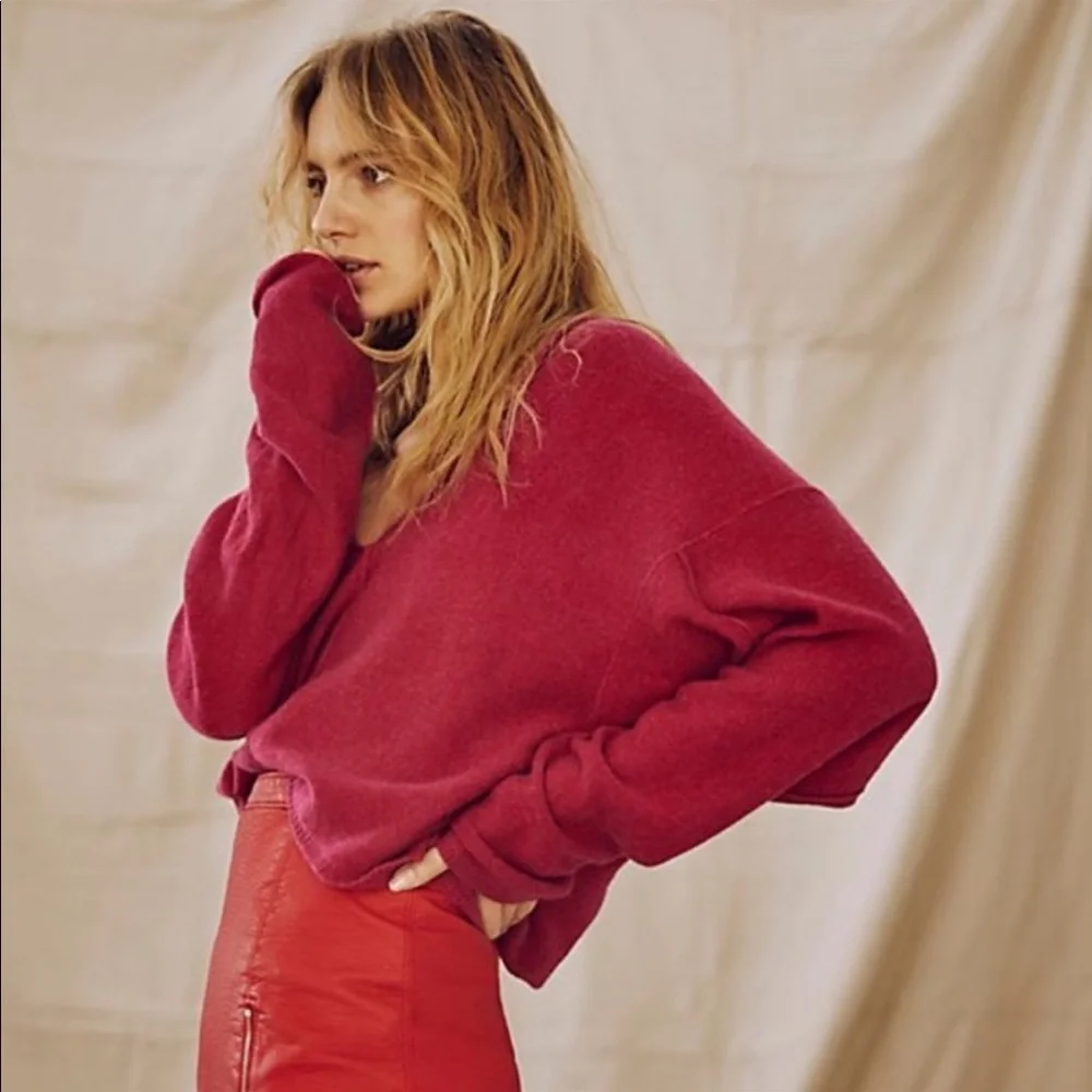 NWT Free People Solitaire Cashmere V Sweater in Magenta Pink size Large